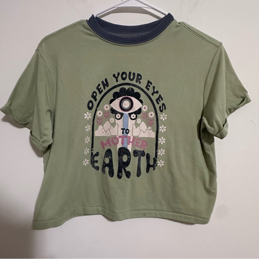 Colorful Planet Open Your Eyes to Mother Earth Green Cropped Oversized Shirt